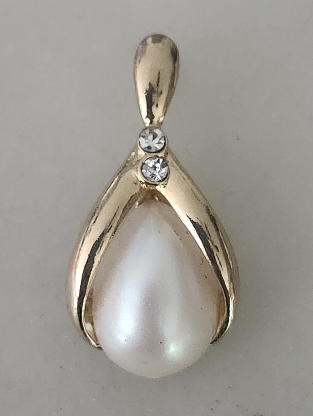 Vtg Avon "Golden Pearlesque" Gold Pearl Teardrop Pendant with Crystal Accents